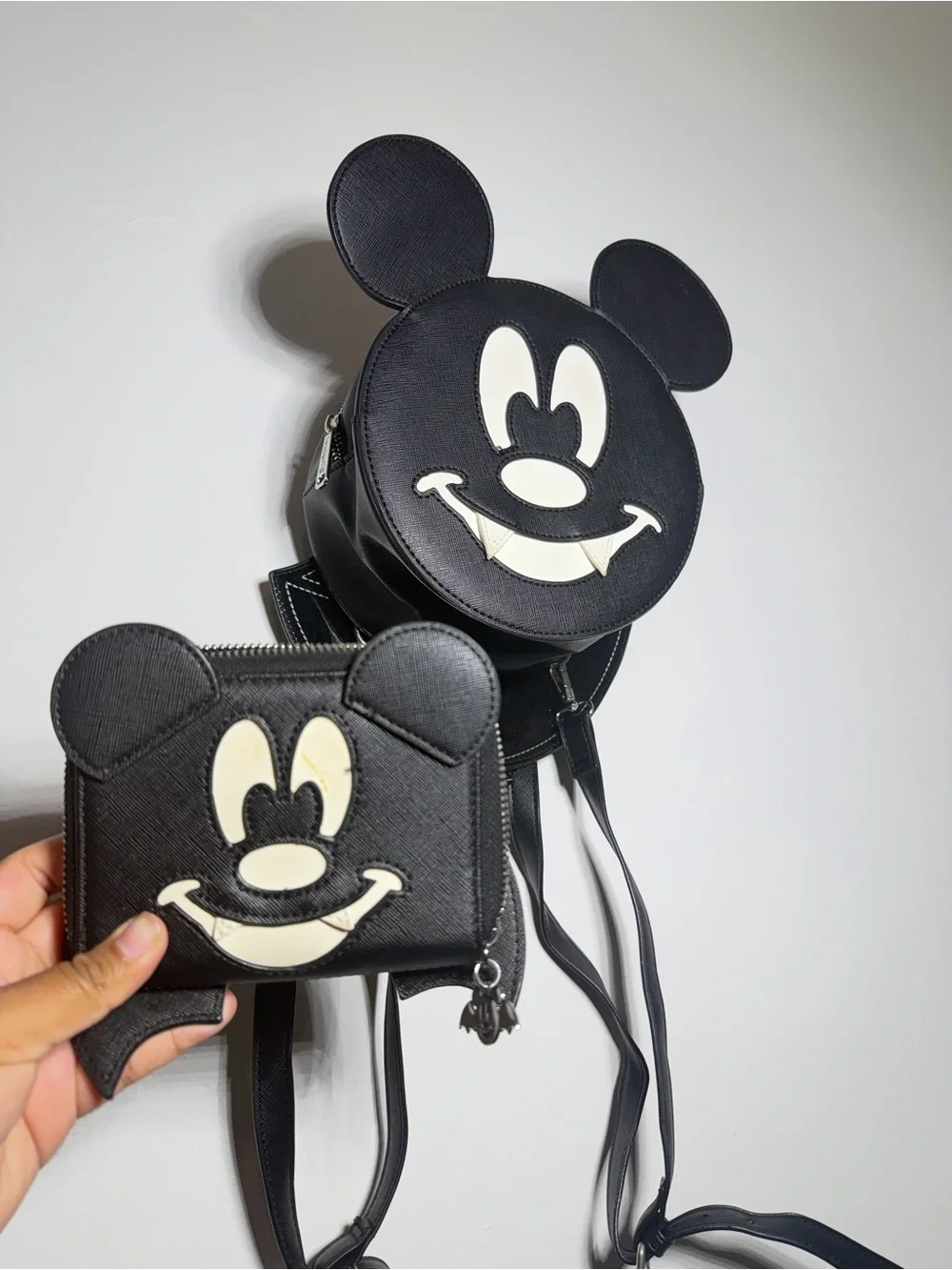 Mickey Vampire Bat Loungefly Crossbody Mini Backpack Bag  display picture 3